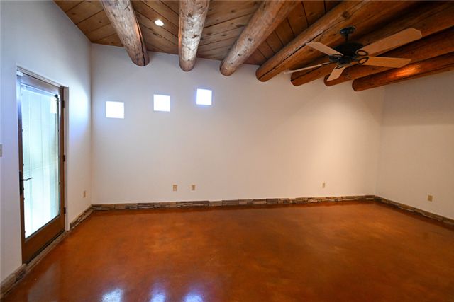 712 Sunset Dr, Espanola, NM 87532