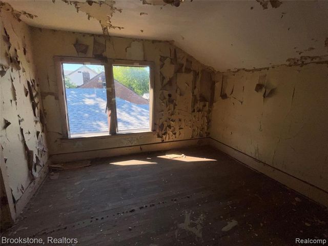 12610 Hamburg Street, Detroit, MI 48205