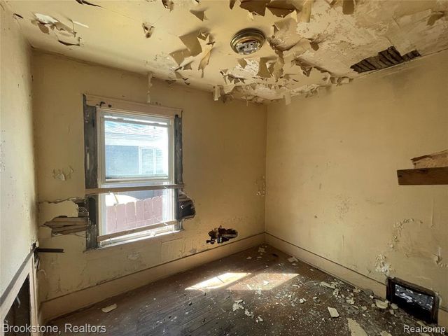 12610 Hamburg Street, Detroit, MI 48205
