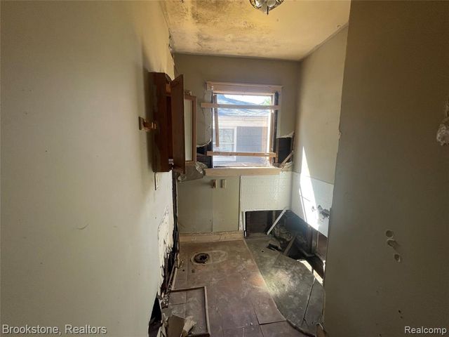 12610 Hamburg Street, Detroit, MI 48205