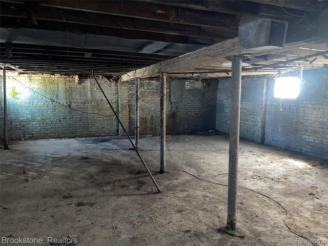 12610 Hamburg Street, Detroit, MI 48205