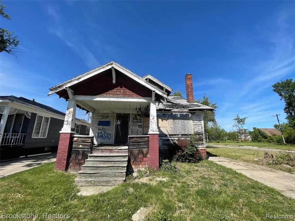 12610 Hamburg Street, Detroit, MI 48205
