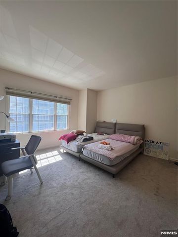 100 Stonegate Trail 1, Cresskill, NJ 07626