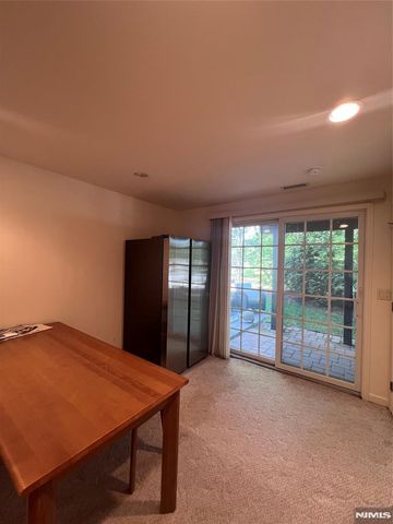 100 Stonegate Trail 1, Cresskill, NJ 07626