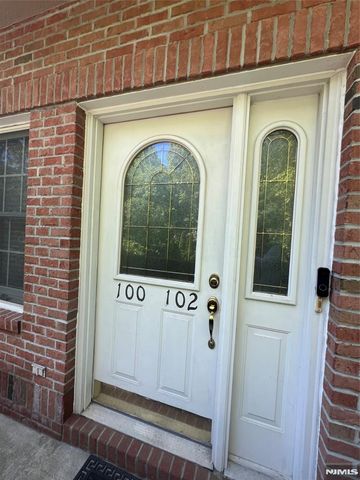 100 Stonegate Trail 1, Cresskill, NJ 07626