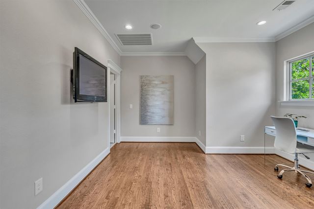 6811 Deloache Avenue, Dallas, TX 75225