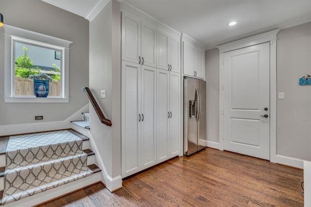 6811 Deloache Avenue, Dallas, TX 75225