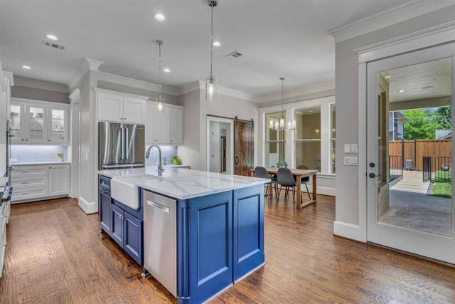 6811 Deloache Avenue, Dallas, TX 75225