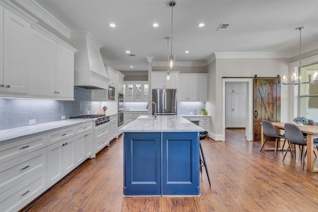 6811 Deloache Avenue, Dallas, TX 75225