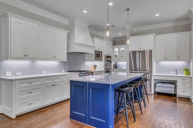 6811 Deloache Avenue, Dallas, TX 75225