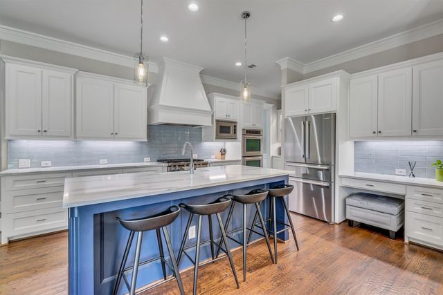 6811 Deloache Avenue, Dallas, TX 75225