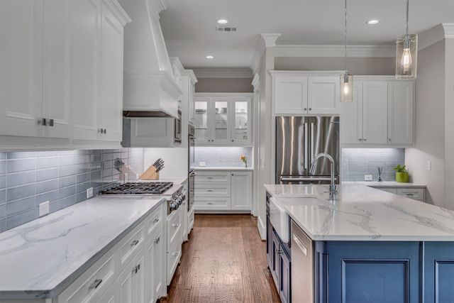 6811 Deloache Avenue, Dallas, TX 75225