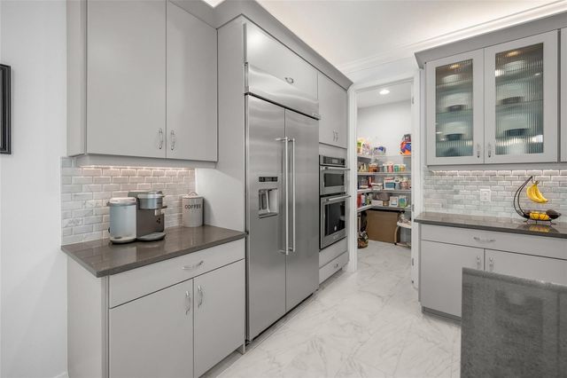 5557 LONG SHORE LOOP, Sarasota, FL 34238