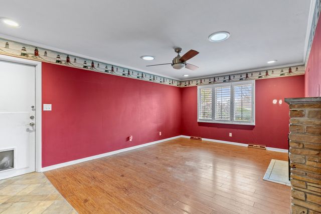 2161 S Catalina Avenue, Springfield, MO 65804