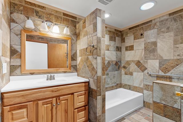 2161 S Catalina Avenue, Springfield, MO 65804