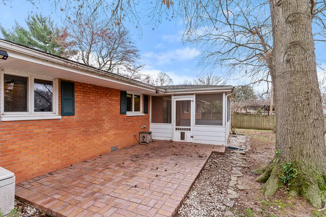 2161 S Catalina Avenue, Springfield, MO 65804