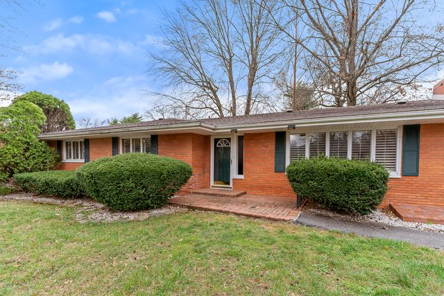 2161 S Catalina Avenue, Springfield, MO 65804