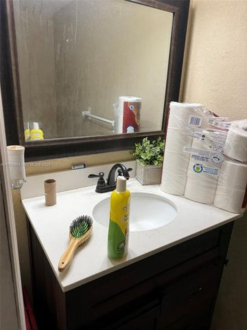 4136 Inverrary Dr 15C, Lauderhill, FL 33319