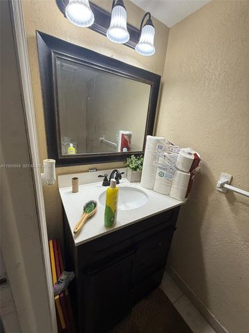 4136 Inverrary Dr 15C, Lauderhill, FL 33319