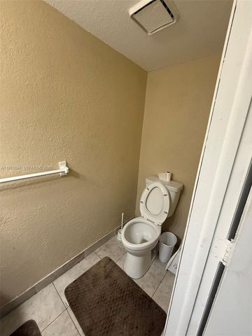 4136 Inverrary Dr 15C, Lauderhill, FL 33319