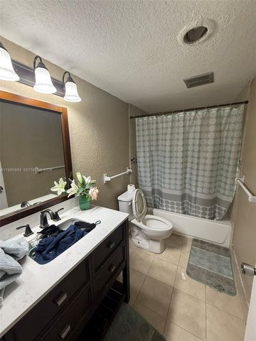 4136 Inverrary Dr 15C, Lauderhill, FL 33319