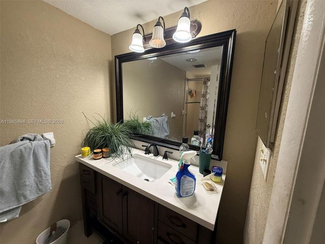 4136 Inverrary Dr 15C, Lauderhill, FL 33319