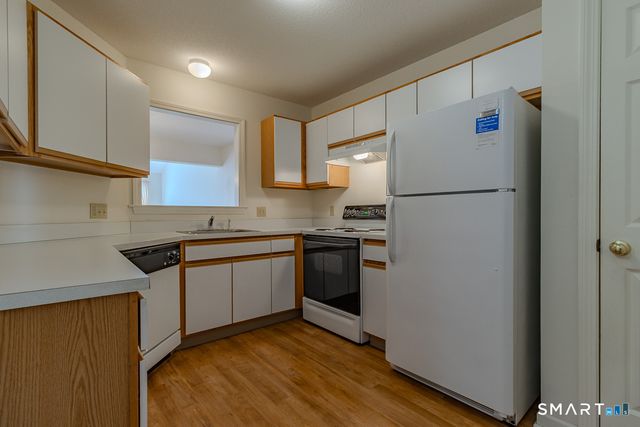 872 Glacier Way 872, Southington, CT 06489