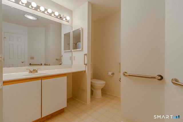 872 Glacier Way 872, Southington, CT 06489