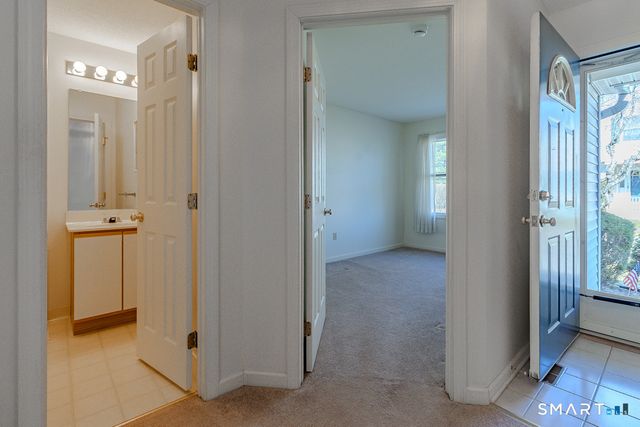 872 Glacier Way 872, Southington, CT 06489