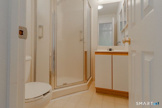 872 Glacier Way 872, Southington, CT 06489