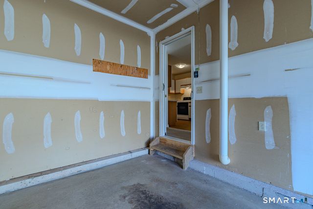 872 Glacier Way 872, Southington, CT 06489