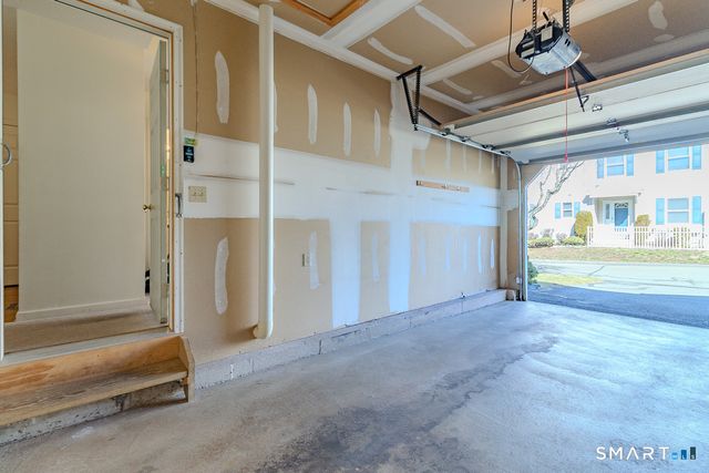 872 Glacier Way 872, Southington, CT 06489