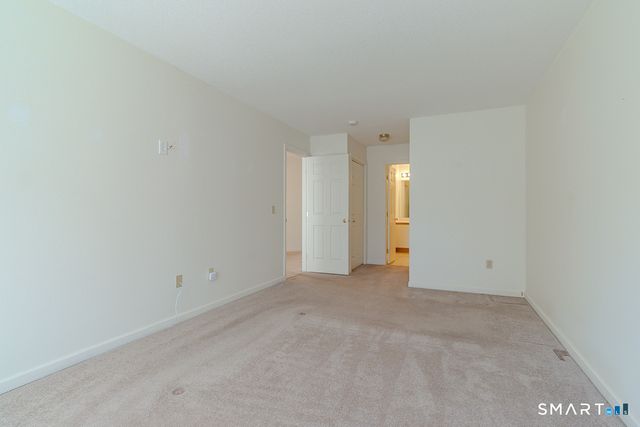 872 Glacier Way 872, Southington, CT 06489