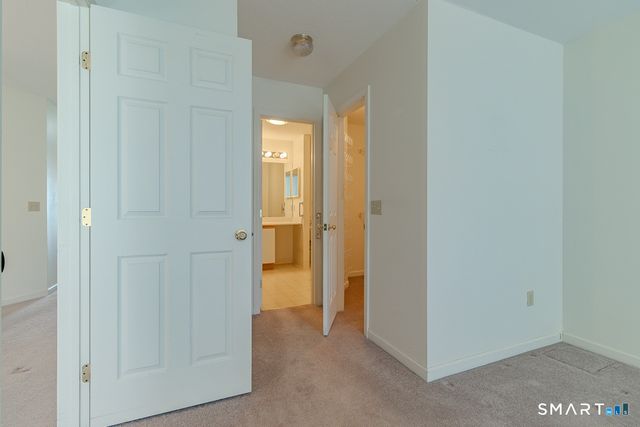 872 Glacier Way 872, Southington, CT 06489