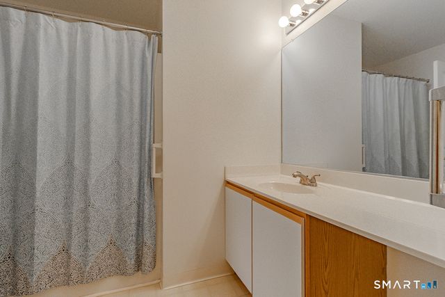 872 Glacier Way 872, Southington, CT 06489