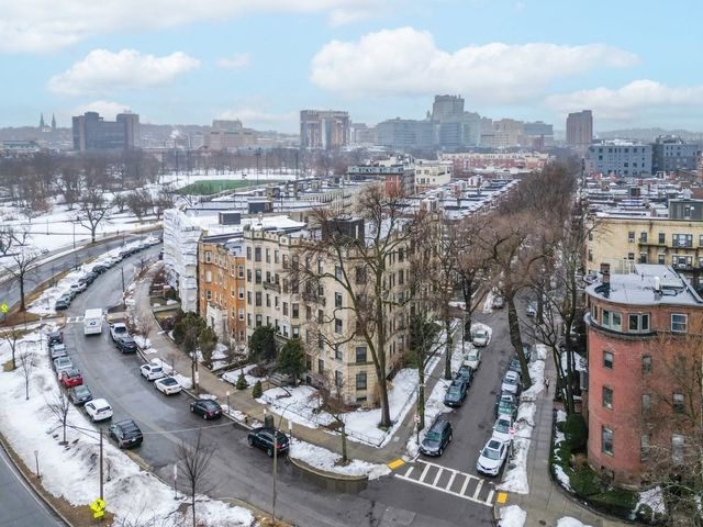 51 Park Dr 25, Boston, MA 02215