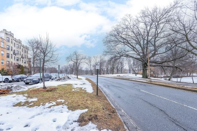 51 Park Dr 25, Boston, MA 02215