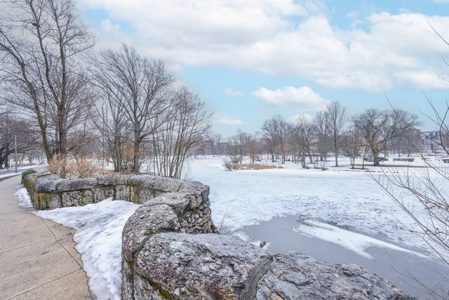 51 Park Dr 25, Boston, MA 02215