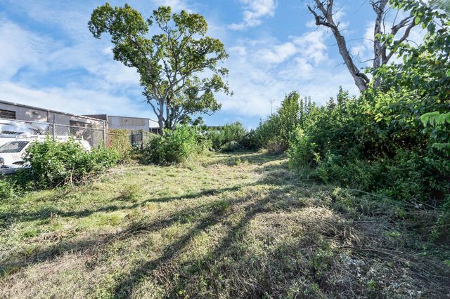 5717 Centralcrest St, Houston, TX 77092