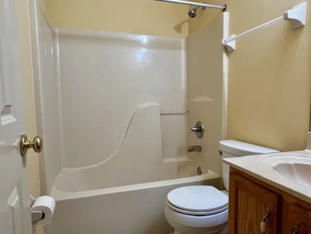 596 W ASHLEY GLEN CIR, Memphis, TN 38018