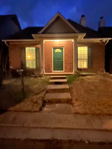 596 W ASHLEY GLEN CIR, Memphis, TN 38018