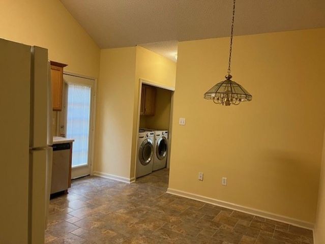 596 W ASHLEY GLEN CIR, Memphis, TN 38018