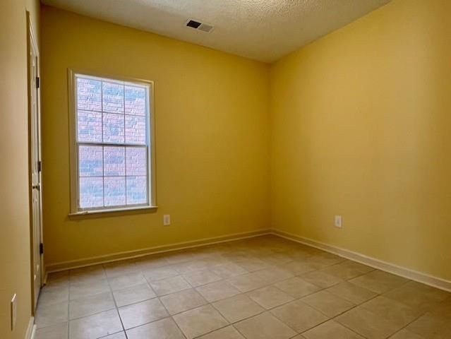 596 W ASHLEY GLEN CIR, Memphis, TN 38018