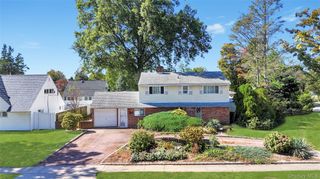 16 Cloister Lane, Hicksville, NY 11801