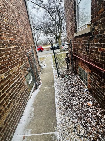 10332 S Oglesby Avenue, Chicago, IL 60617