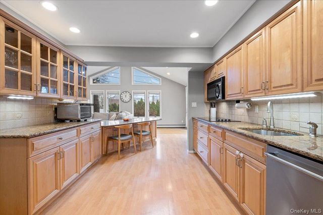 45 Winthrop Road, Plainview, NY 11803