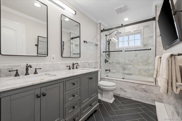 45 Winthrop Road, Plainview, NY 11803