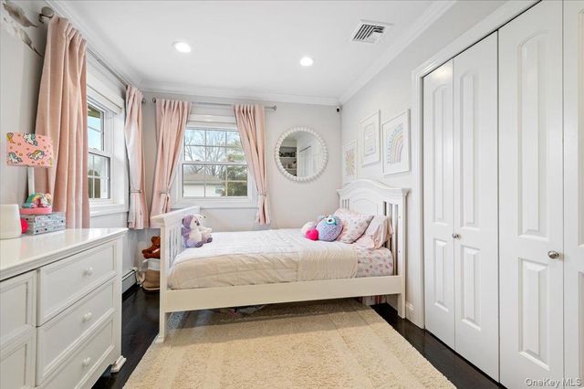 45 Winthrop Road, Plainview, NY 11803