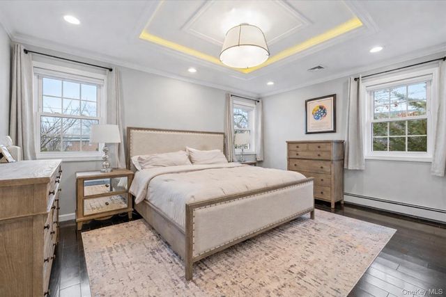 45 Winthrop Road, Plainview, NY 11803