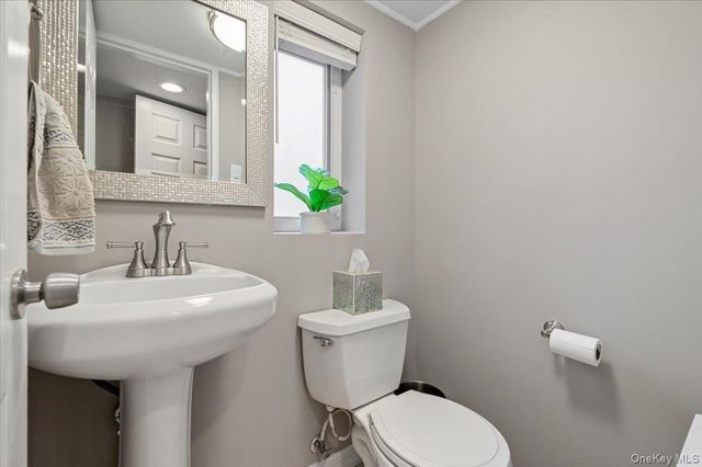 45 Winthrop Road, Plainview, NY 11803